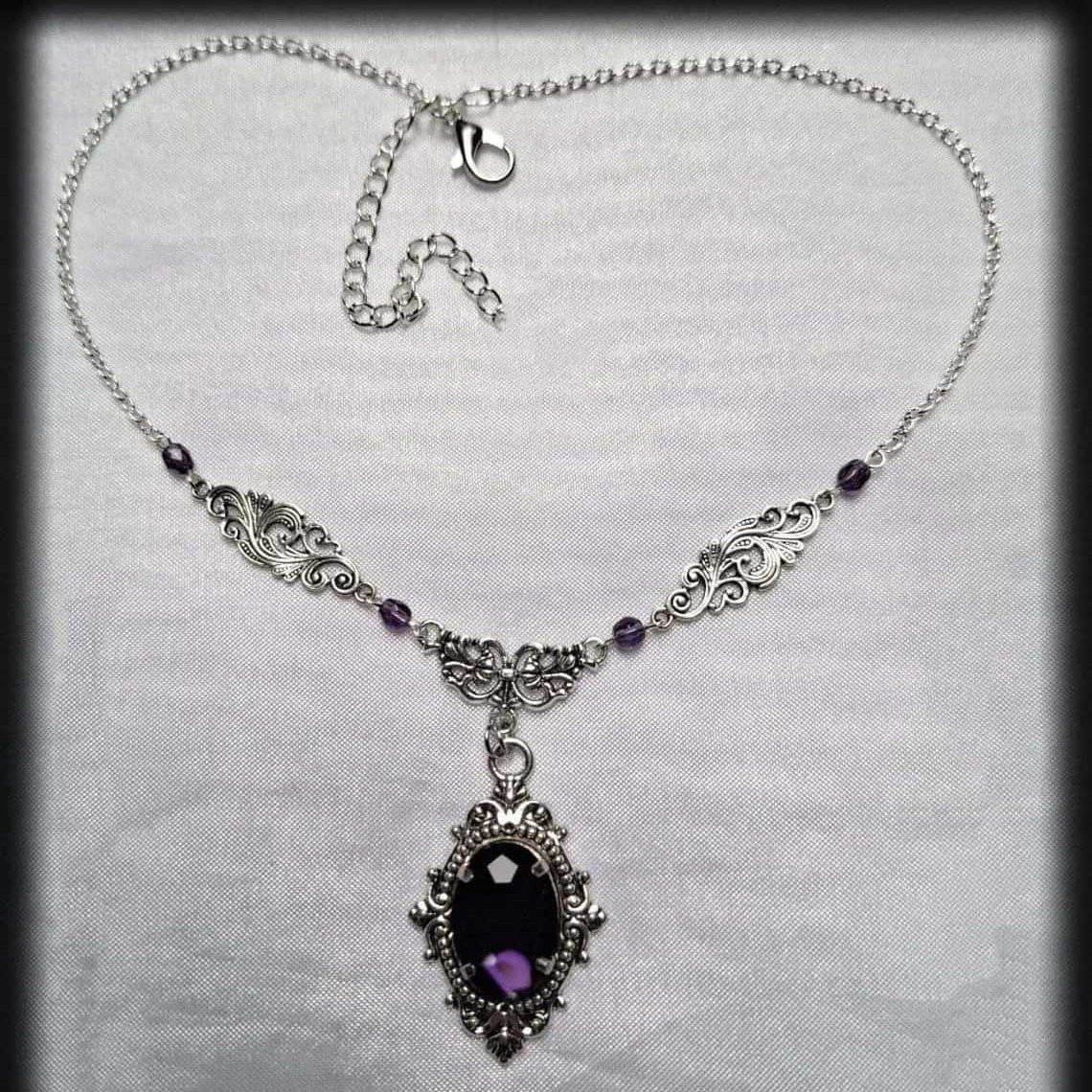 Women'S Victorian Accessories - Collana con gocce d'acqua magiche viola,