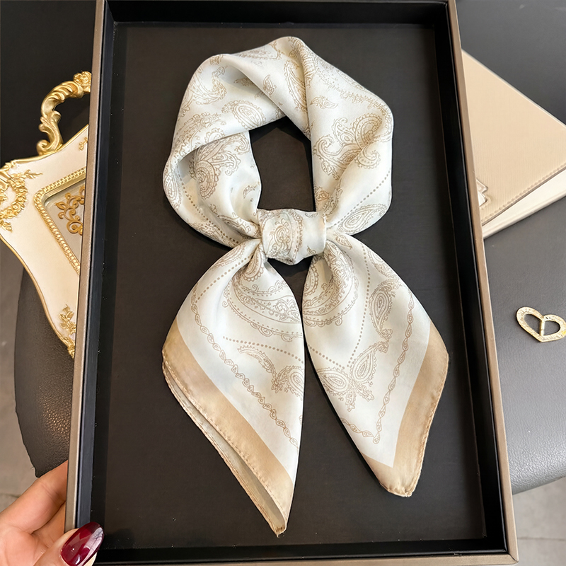 Women'S Accessories For Neck - Foulard Quadrato Vintage Beige con Stampa