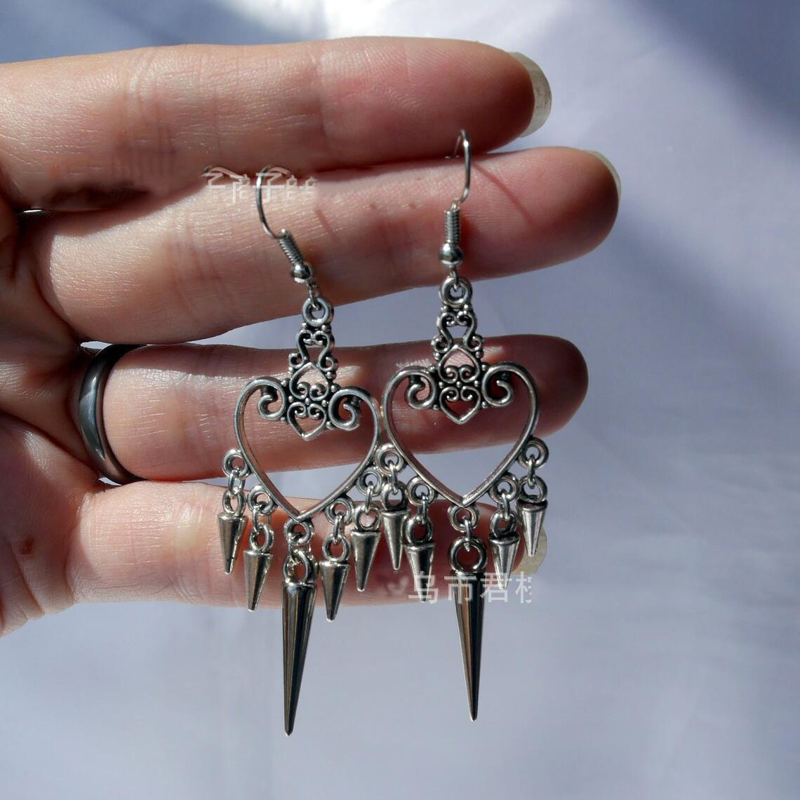 Orecchini Punk con Rivetti da  - Women'S Victorian Accessories recensione e prezzo