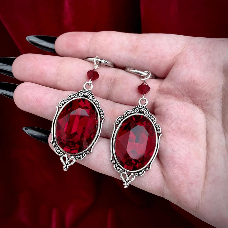 Orecchini Cammeo Vampiro, Gioi - Women'S Victorian Accessories recensione e prezzo