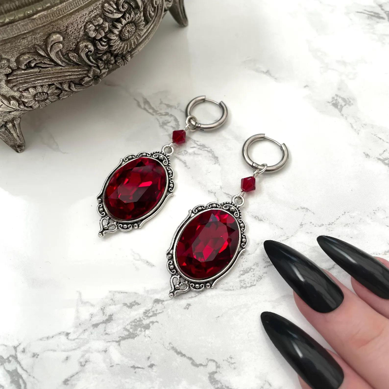 Orecchini Cammeo Vampiro, Gioi - Women'S Victorian Accessories recensione e prezzo